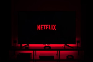 2024最新电影电视剧《时间旅行者》宣传图 - 穿越时空的科幻概念视觉